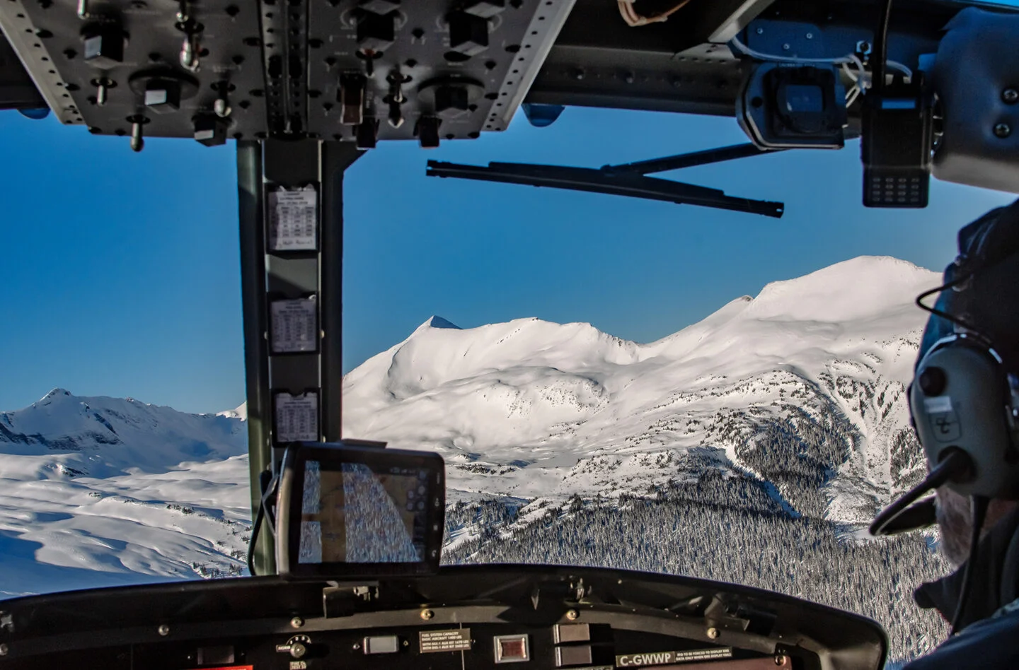 crescent-spur-skiing-helicopter-edited-1440×948